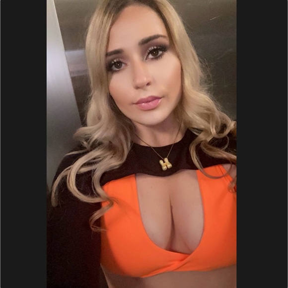 Meet your Posher, Hayley - Picture 1 of 3